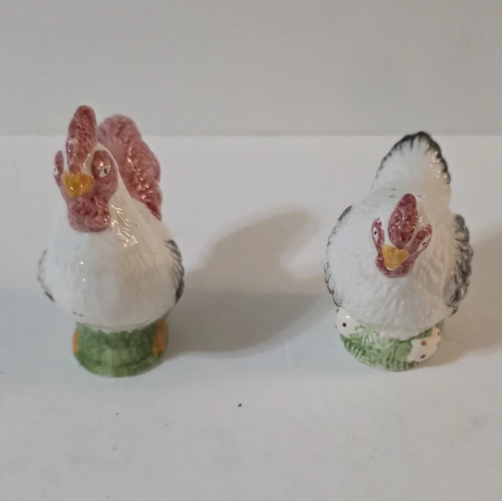 Papel Rooster Hen Salt Pepper Shaker Set Farmhouse Spring #247